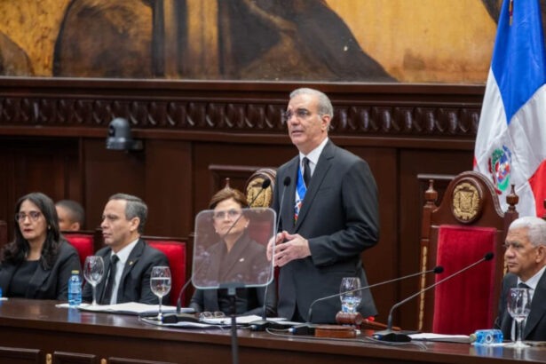 Abinader anuncia inversión histórica en agua potable y saneamiento