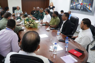 Autoridades refuerzan control de tránsito en plazas por Black Friday