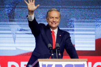 Kast lidera primera vuelta y busca alianzas para balotaje en Chile