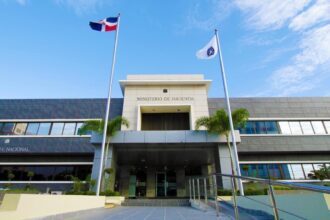 Hacienda inicia pago de sueldo 13 a empleados públicos y pensionados