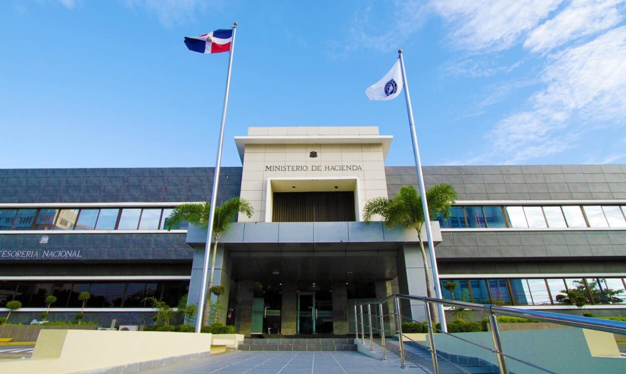 Hacienda inicia pago de sueldo 13 a empleados públicos y pensionados