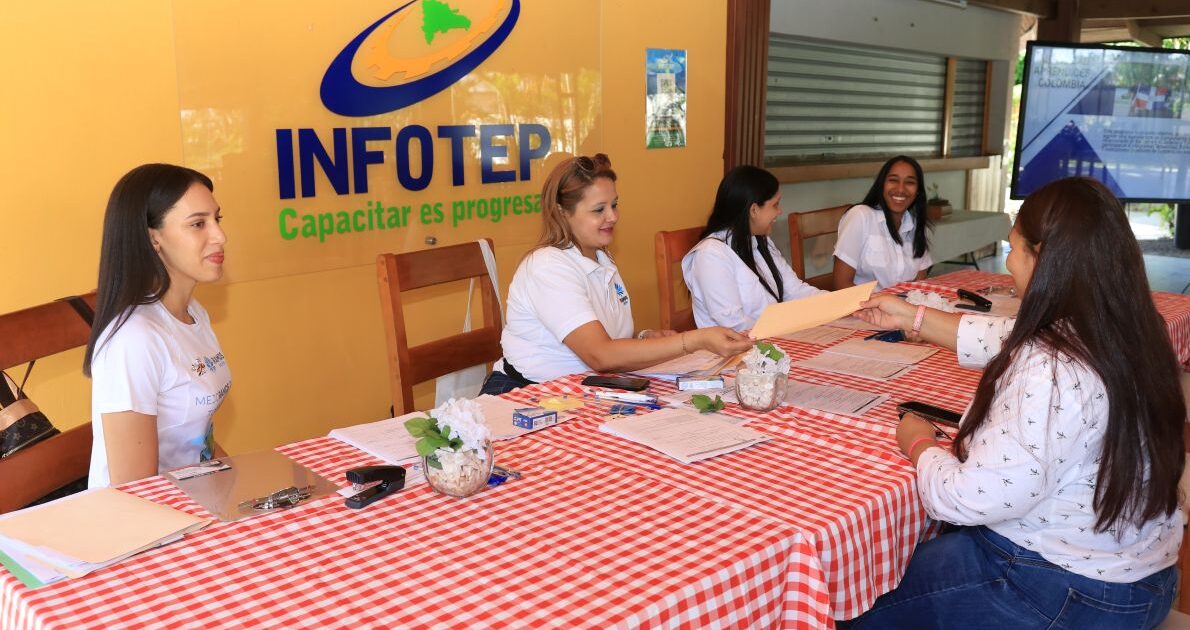 INFOTEP y Grupo Ramos emplean a 59 personas en tienda Tenares