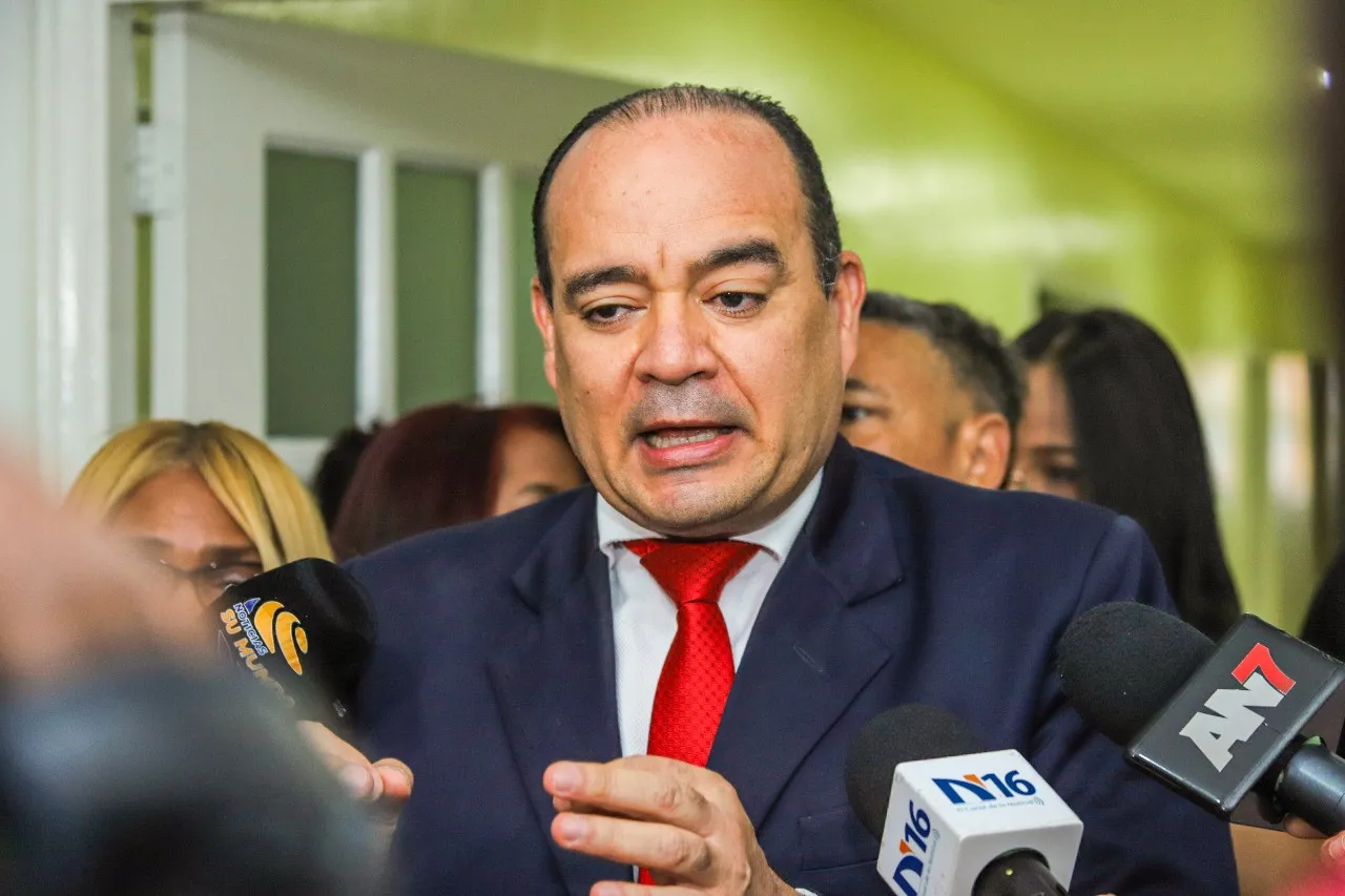 Surun Hernández alerta riesgo a independencia judicial en RD