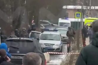 Muere un niño en ataque con arma blanca en escuela de Moscú