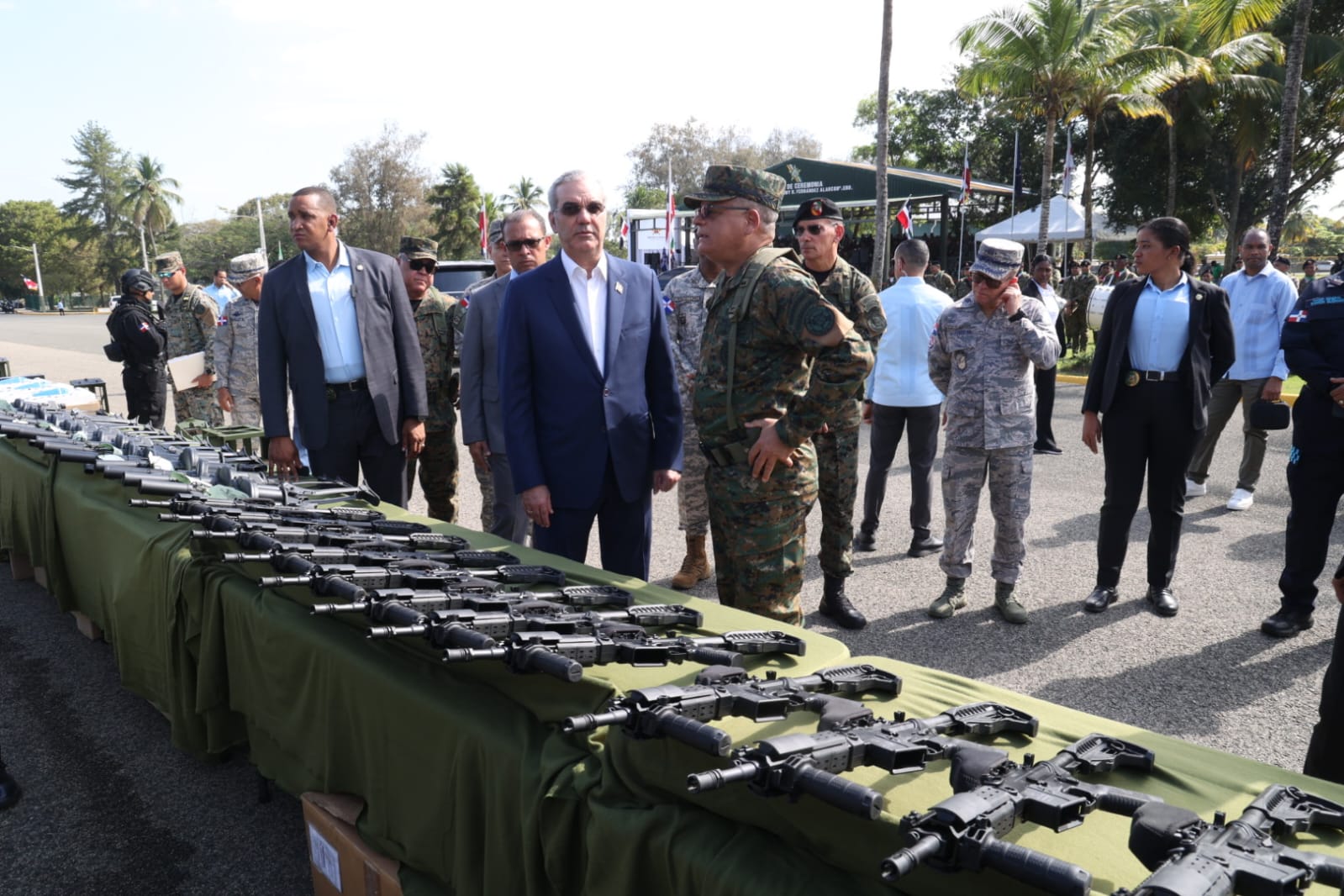 Abinader equipa Fuerzas Armadas con blindados y drones modernos