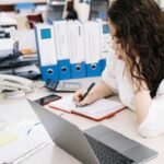 Ecuador debate reforma para ampliar la jornada laboral a 12 horas