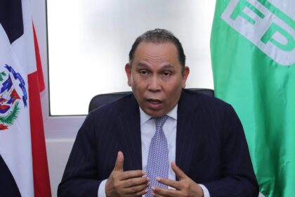 Radhamés Jiménez critica al PRM y suma exmiembros a Fuerza del Pueblo