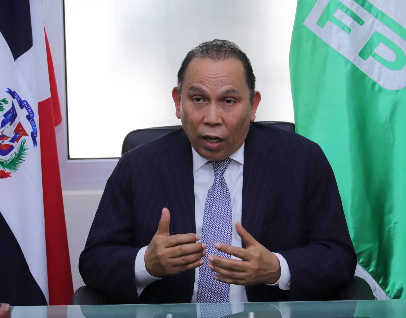 Radhamés Jiménez critica al PRM y suma exmiembros a Fuerza del Pueblo