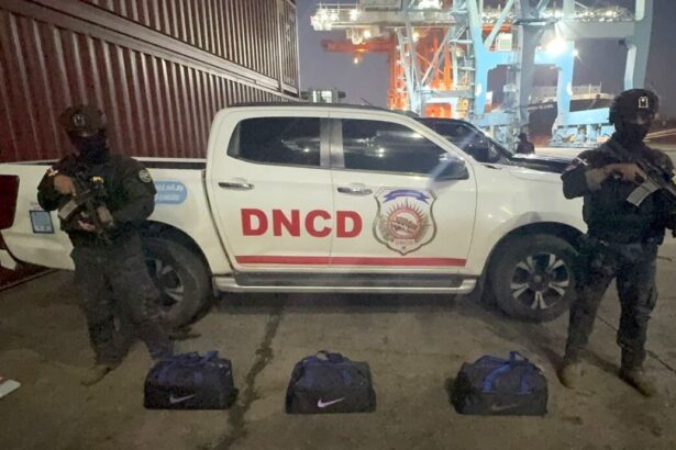 Incautan 37 paquetes de cocaína en buque del Puerto de Haina