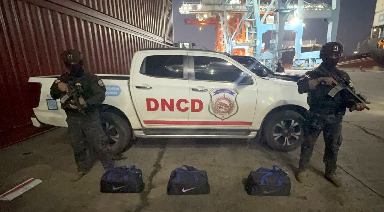 Incautan 37 paquetes de cocaína en buque del Puerto de Haina