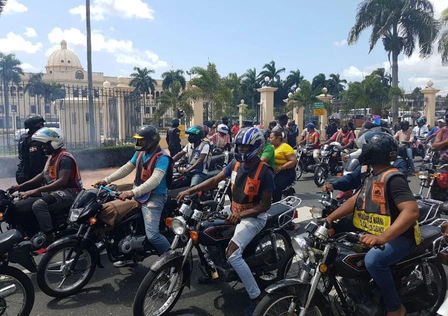 Más de 16 mil transportistas reciben subsidio en RD en 2025