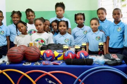 INEFI remodela canchas y entrega equipo deportivo en San Cristóbal