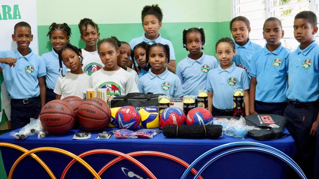 INEFI remodela canchas y entrega equipo deportivo en San Cristóbal