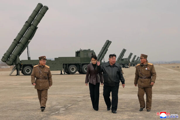 Corea del Norte lanza cohetes tras maniobras de EE. UU. y Seúl
