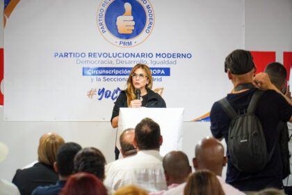Carolina Mejía refuerza lazos del PRM con dirigentes en Madrid