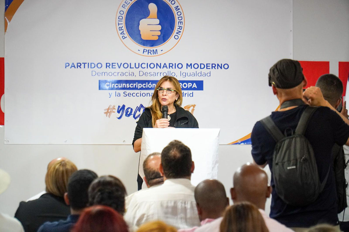 Carolina Mejía refuerza lazos del PRM con dirigentes en Madrid
