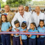 Abinader inaugura cancha techada en escuela de Licey al Medio