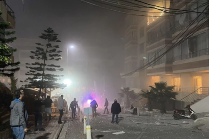 Ataque israelí daña edificio cercano a Al Mayadeen en Beirut
