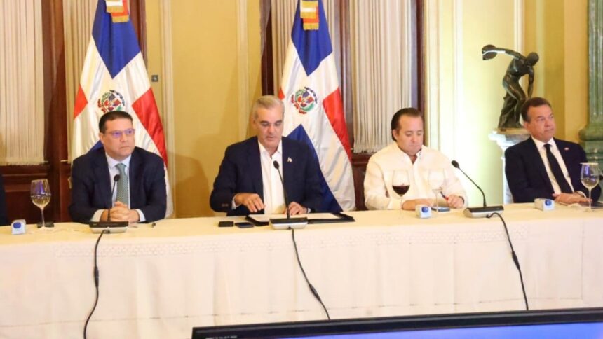 Abinader y empresarios debaten medidas ante alza del petróleo