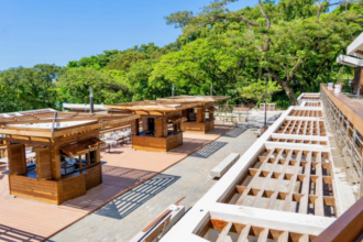 Abinader inaugura plaza para vendedores en playa de Sosúa