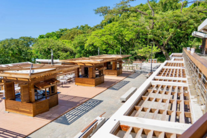 Abinader inaugura plaza para vendedores en playa de Sosúa