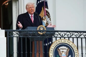 Trump amenaza a China con aranceles si arma a Irán