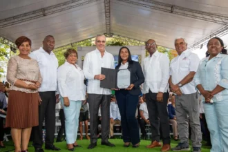 Gobierno de Abinader supera 163 mil títulos de propiedad entregados