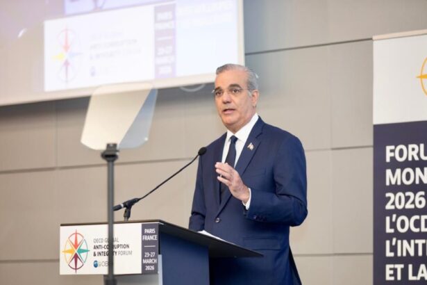 Abinader presenta plan de desarrollo sostenible para Peravia 2025-2055