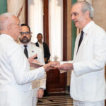 Abinader recibe credenciales de seis nuevos embajadores en RD