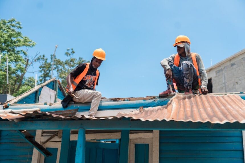 Gobierno repara viviendas vulnerables en La Isabela, Distrito Nacional