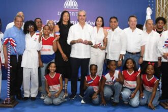 Abinader entrega Club Los Cachorros renovado en Cristo Rey