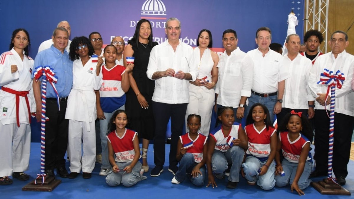 Abinader entrega Club Los Cachorros renovado en Cristo Rey