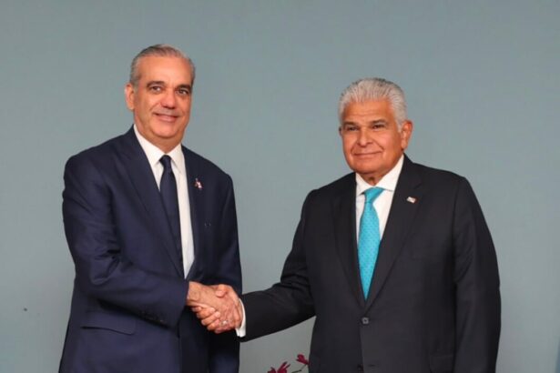 Abinader y Mulino refuerzan cooperación en cumbre de zonas francas