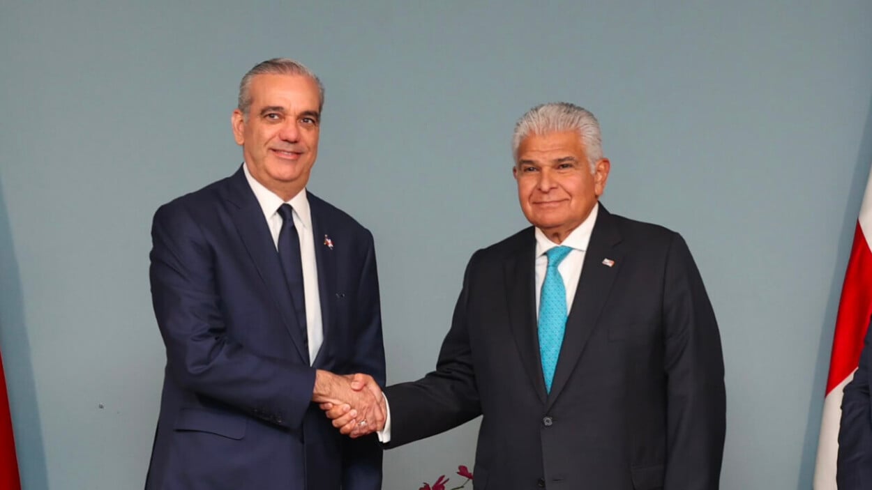 Abinader y Mulino refuerzan cooperación en cumbre de zonas francas
