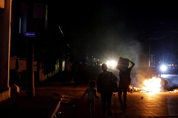 Cuba sufre apagones y protestas por escasez de combustible