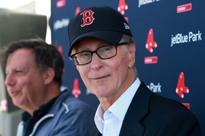 Dueño de Medias Rojas pide evitar cierre patronal en MLB 2027