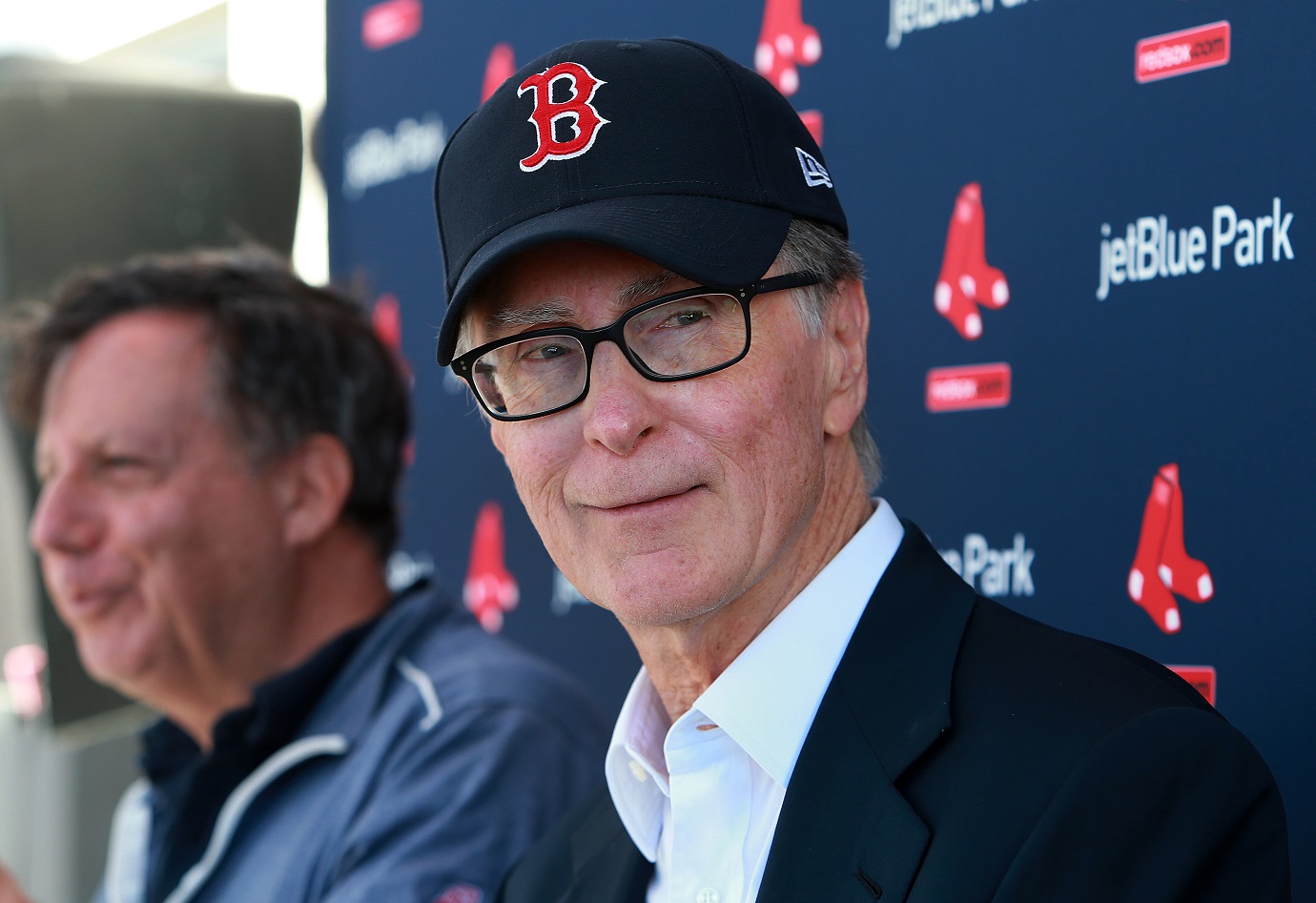 Dueño de Medias Rojas pide evitar cierre patronal en MLB 2027