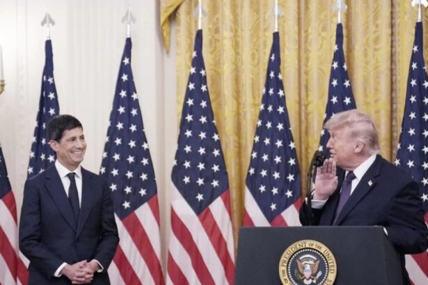 Kevin Warsh asume la Reserva Federal bajo supervisión de Trump
