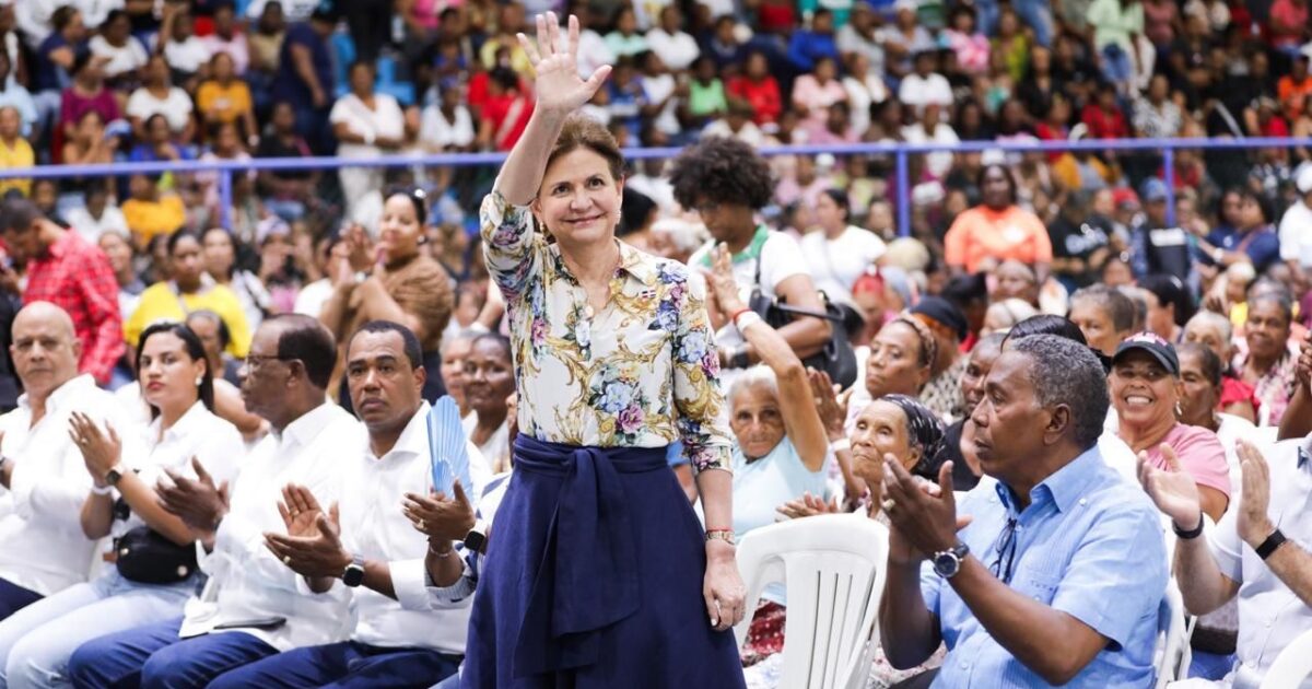 Raquel Peña reconoce a madres dominicanas en jornada social