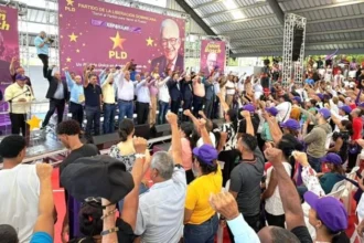 Danilo Medina juramenta a 150 nuevos miembros del PLD en Elías Piña