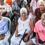 Supérate entrega bonos de emergencia a familias de Villa Montellano