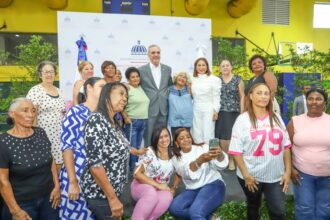 Gobierno entrega bono “El Cariñito” a un millón de madres