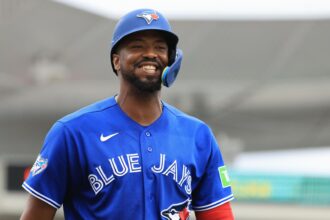 Eloy Jiménez es agente libre tras salir de Azulejos de Toronto