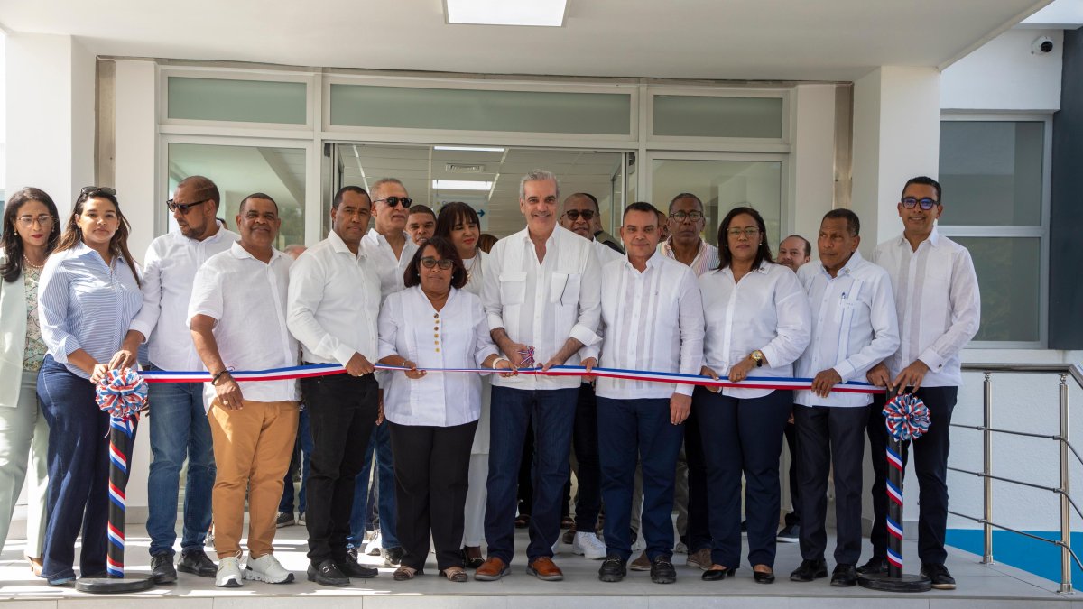Abinader inaugura ampliación del Hospital Materno Infantil en Barahona