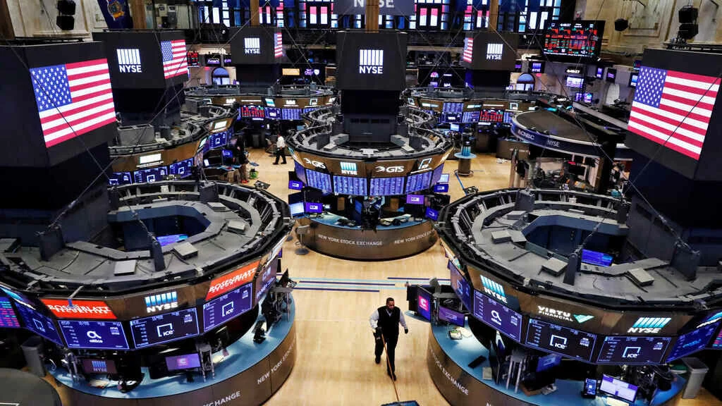 Wall Street abre mixto por tensión EE.UU.-Irán en Ormuz
