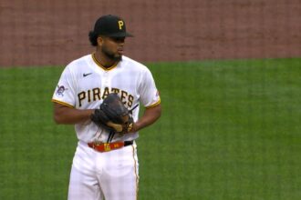 Piratas ascienden a Wilber Dotel para reforzar su bullpen