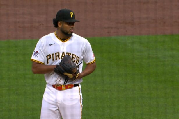 Piratas ascienden a Wilber Dotel para reforzar su bullpen