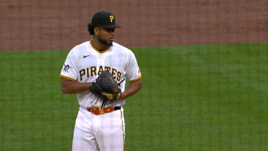 Piratas ascienden a Wilber Dotel para reforzar su bullpen