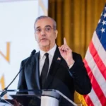 Abinader alerta sobre riesgos de ceder libertades en democracia