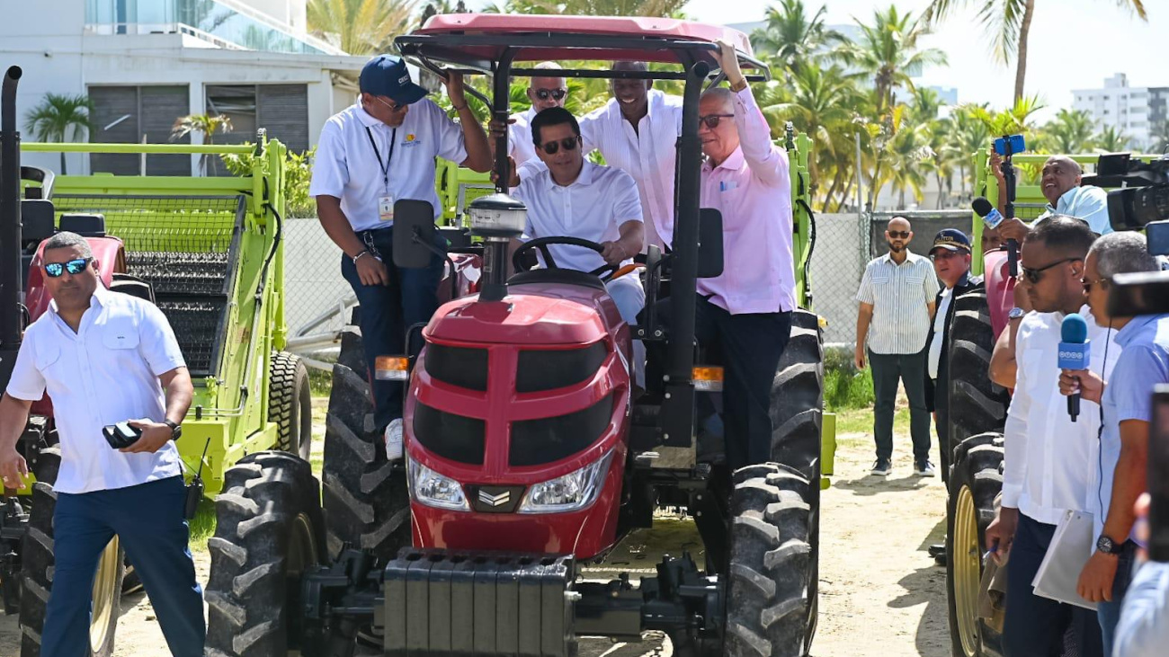 Turismo entrega 42 equipos de recolección de residuos a municipios